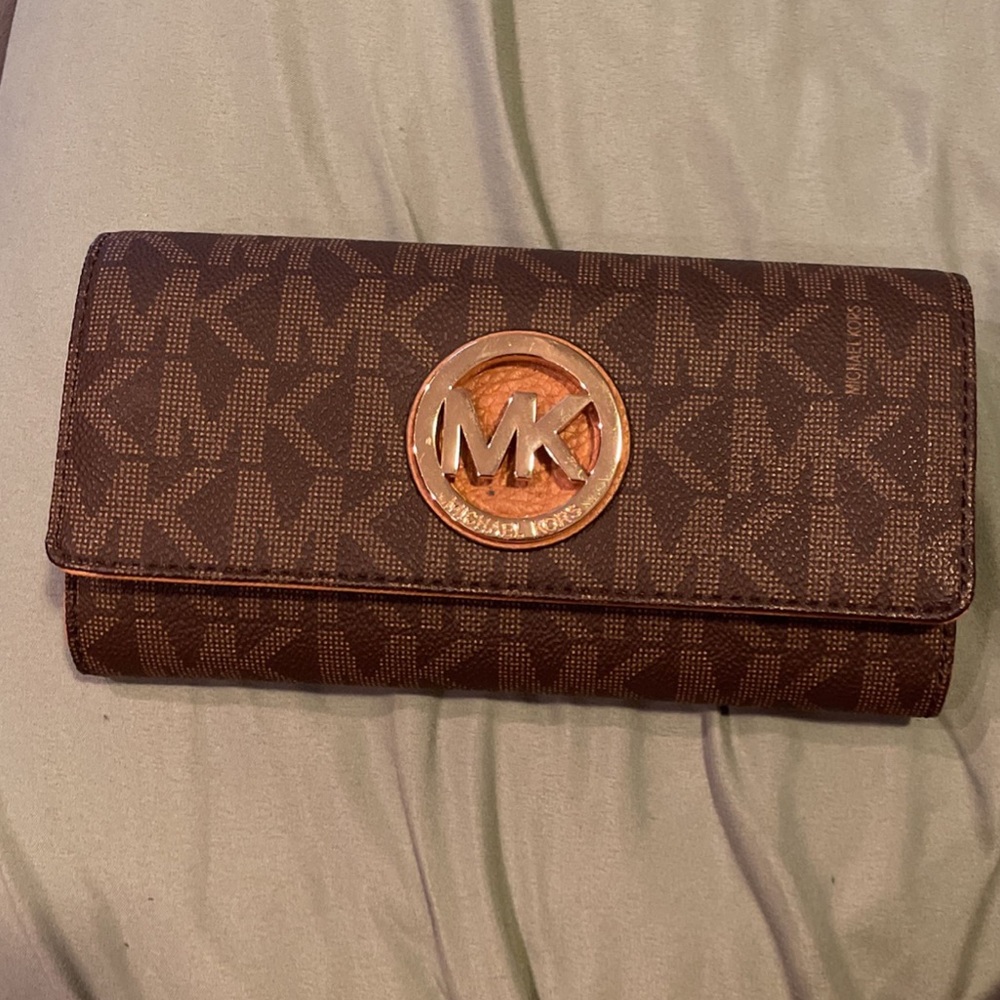 Michael kors wallet